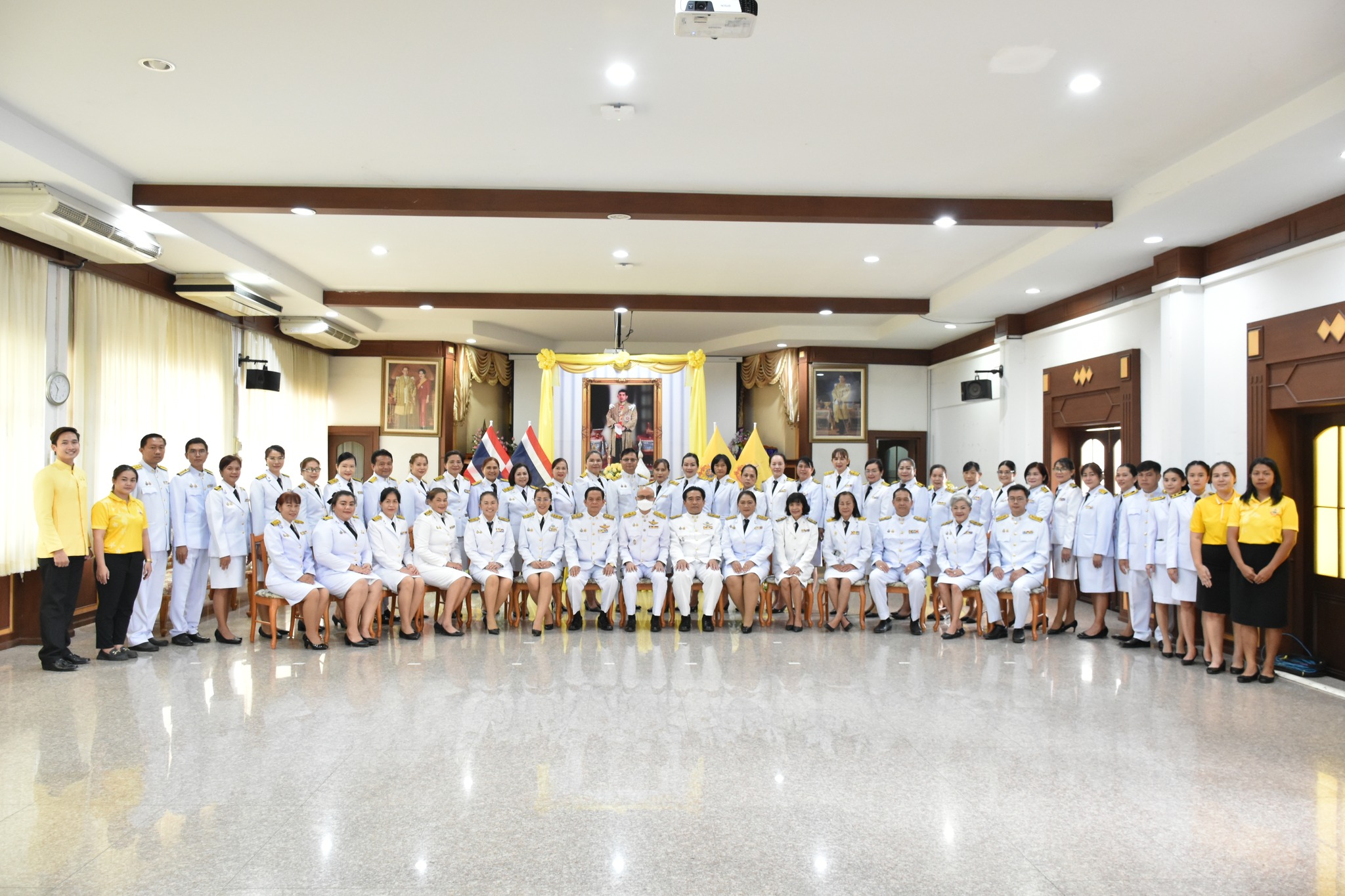 สพป.อุดรธานี เขต ๑ นำผู้บริหาร ข้าราชการและบุคลากรทางการศึกษา  จัดพิธีลงนามถวายพระพรชัยมงคลและพิธีถวายสัตย์ปฏิญาณ เนื่องในโอกาสพระราชพิธีมหามงคลเฉลิมพระชนมพรรษา ๖ รอบ ๒๘ กรกฎาคม ๒๕๖๗